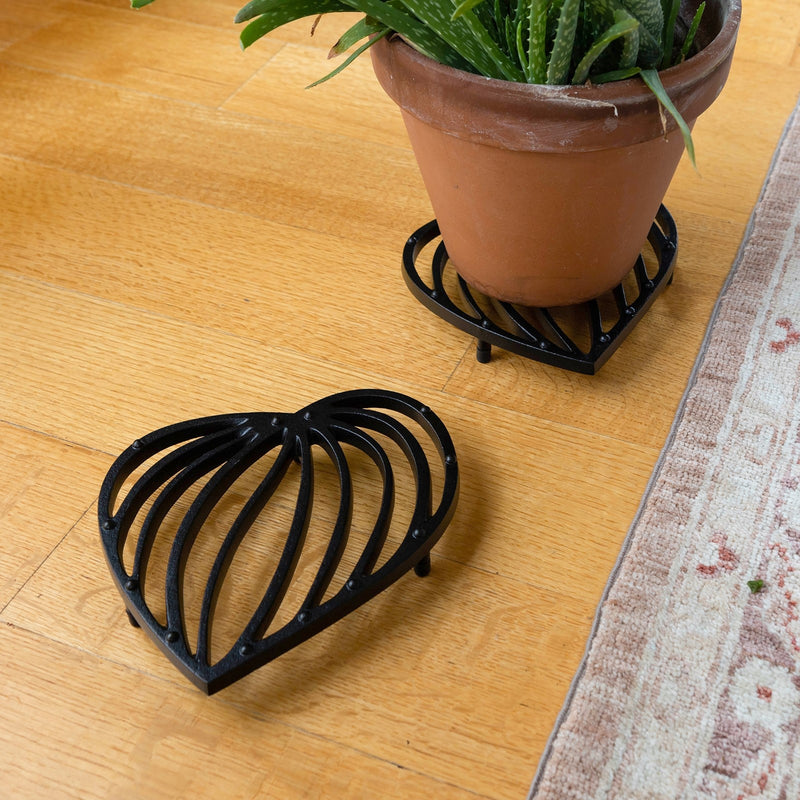 ACHLA Leaf Wrought Iron Trivet Set of 2 | Black Powdercoat Cast Iron | Indoor & Outdoor Plant Stand | 8 x 7 x 1 in | Model TWI-05-2