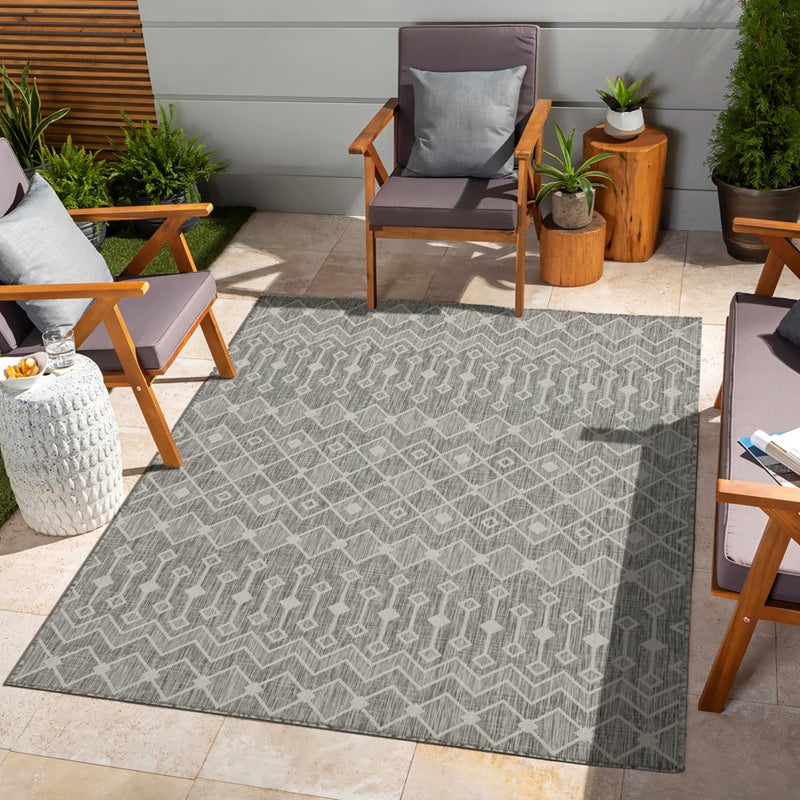 Conrad Home Harmony 2'7''x7'3'' Runner, Silver/White Trellis/Geo