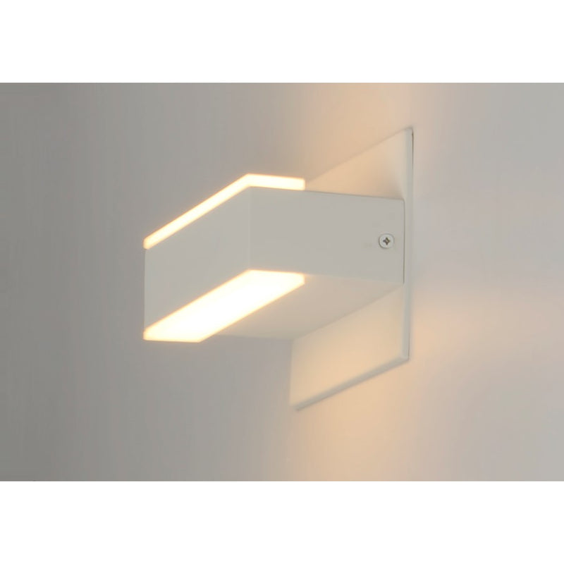 ET2 Lighting Omni LED 7" 5-Light Bath Vanity, White
