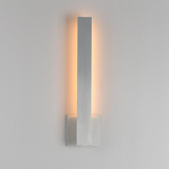 ET2 Lighting Alumilux 1Lt 5CCT 18" LED Outdoor Sconce, Aluminum