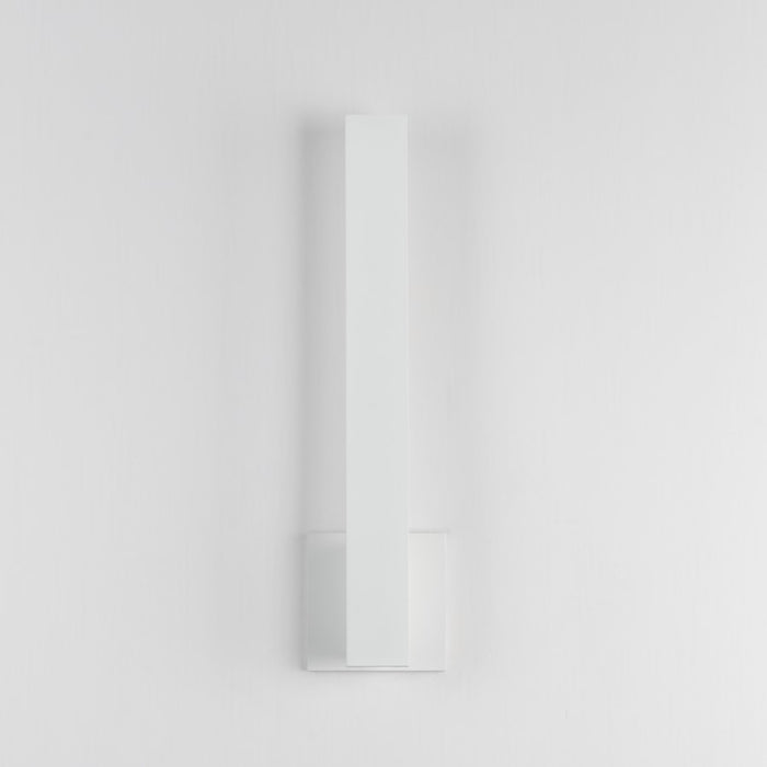 ET2 Lighting Alumilux 1Lt 5CCT 18" LED Outdoor Sconce, White