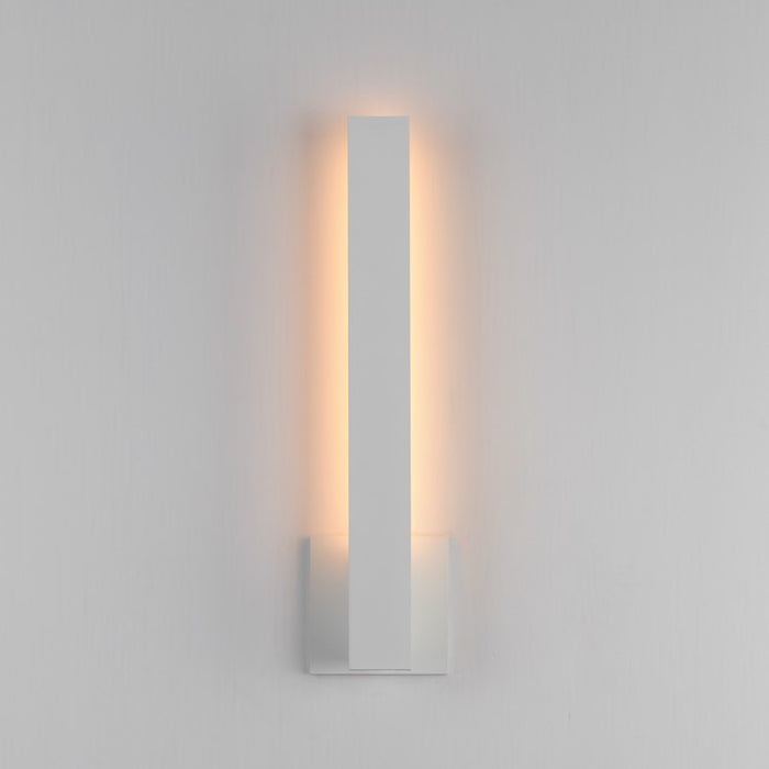 ET2 Lighting Alumilux 1Lt 5CCT 18" LED Outdoor Sconce, White