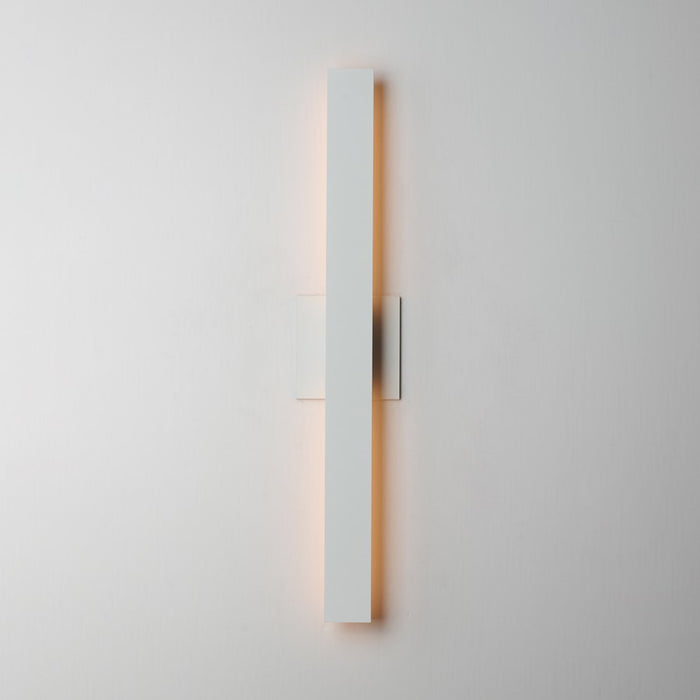 ET2 Lighting Alumilux 2Lt 5CCT 24" LED Outdoor Sconce, White