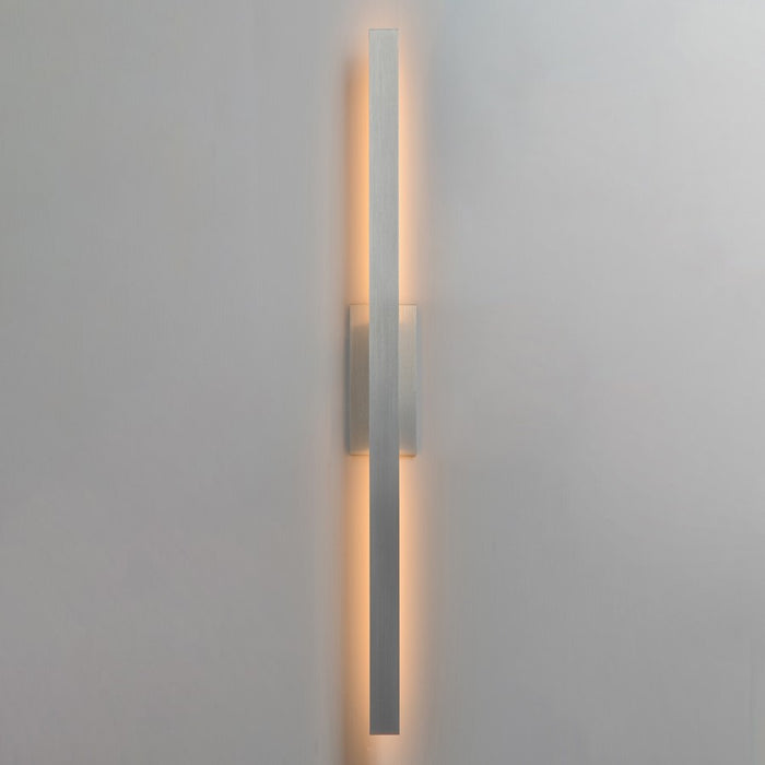 ET2 Lighting Alumilux 2Lt 5CCT 51" LED Outdoor Sconce, Aluminum