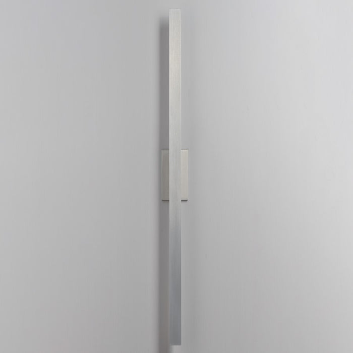 ET2 Lighting Alumilux 2Lt 5CCT 96" LED Outdoor Sconce, Aluminum