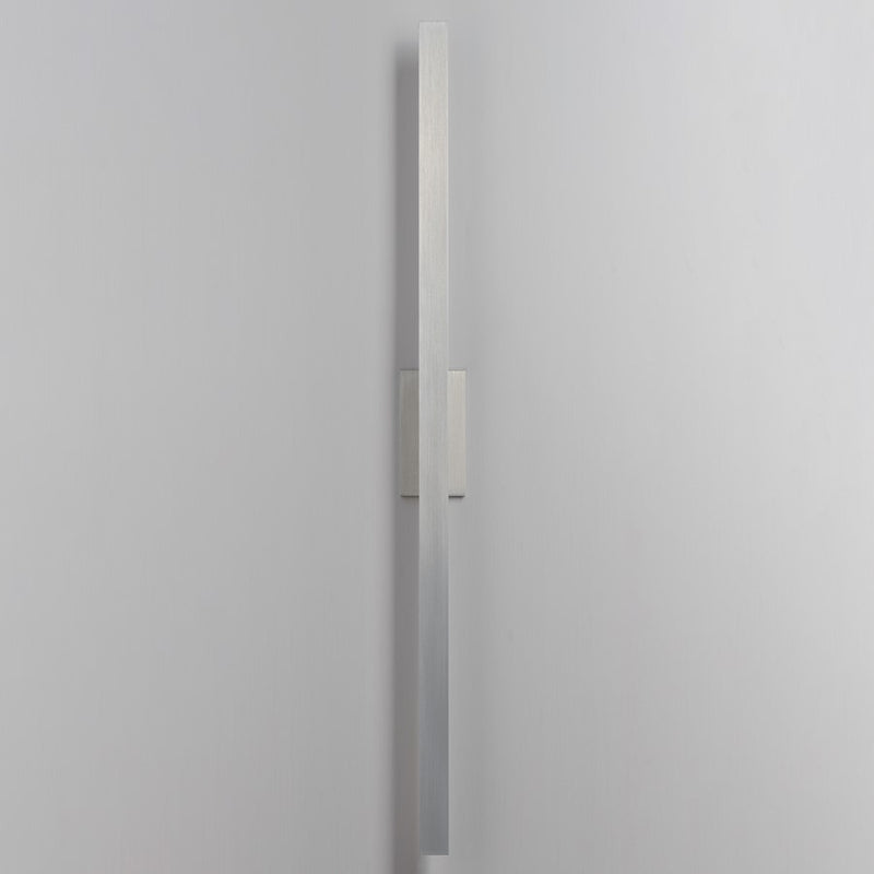 ET2 Lighting Alumilux 2Lt 5CCT 96" LED Outdoor Sconce, Aluminum