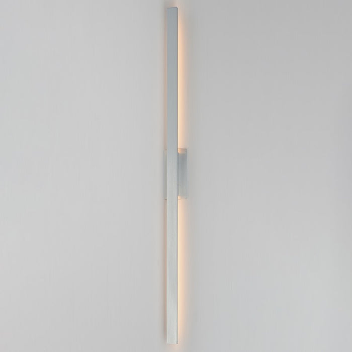 ET2 Lighting Alumilux 2Lt 5CCT 96" LED Outdoor Sconce, Aluminum