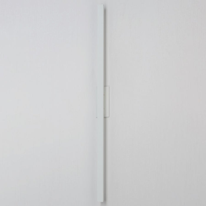 ET2 Lighting Alumilux 2Lt 5CCT 96" LED Outdoor Sconce, White
