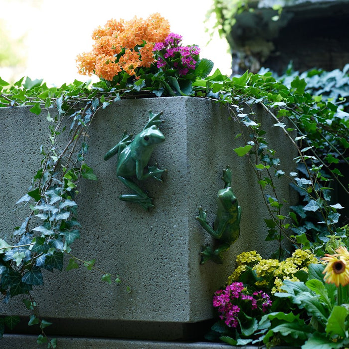 Melrose Stone Garden Frog Wall Accent (Set of 2), Green