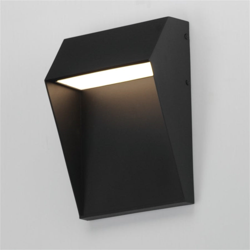Maxim Lighting Cliffsedge VX 1Lt 11" Outdoor Wall Mount, Black/Gold