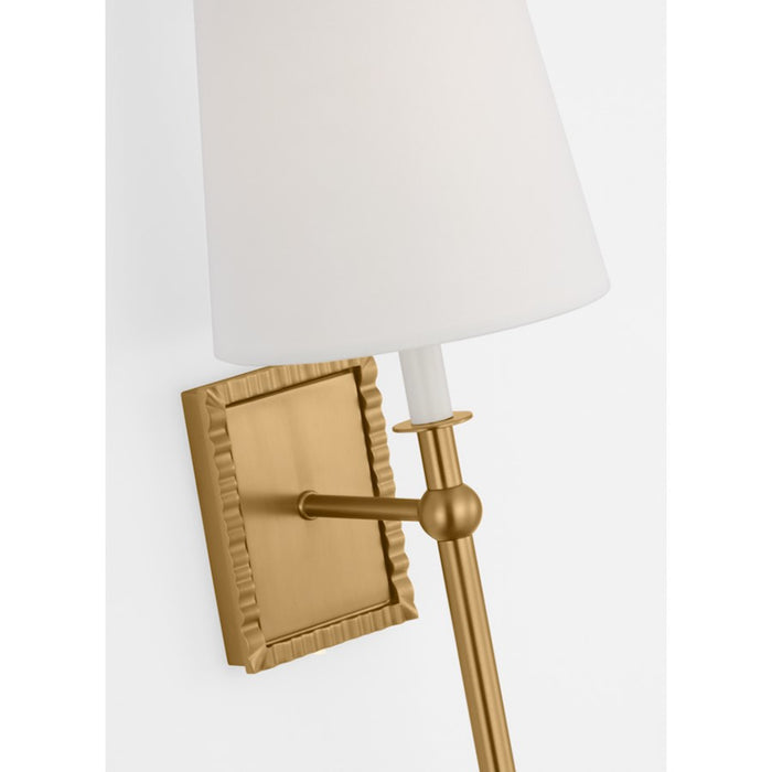 Visual Comfort Studio Alexa Hampton Baxley 1-Lt Sconce, Brass/White Linen